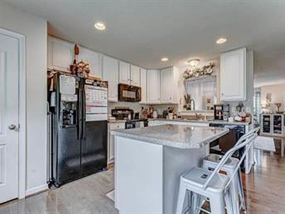 3rd image of 108 Auburn Dr