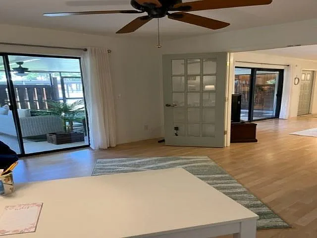 301 SE Castle Ct — Photo 9