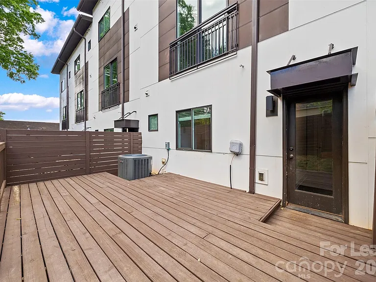 840 E 18th St #C — Photo 23