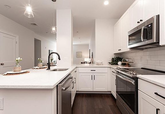 2nd image of 223 Washington St #303