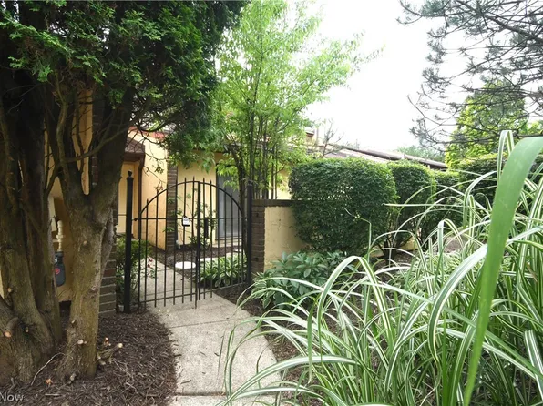 1845 Brookwood Dr, Akron, OH 44313