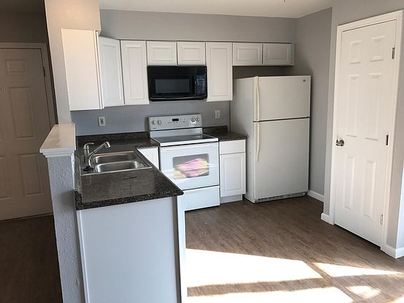 5th image of 8201 Riverstone Dr APT B