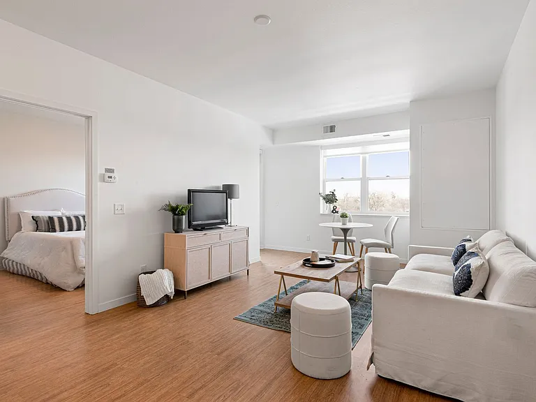 Grand & Syndicate Apartments — Photo 13