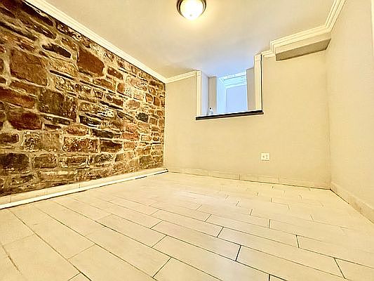 4th image of 34 Leroy St #1