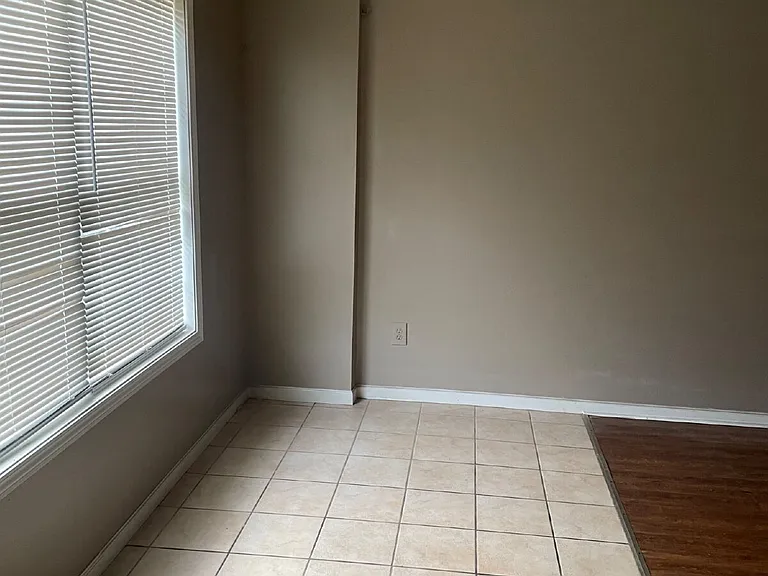 104 Townsley Ct — Photo 7