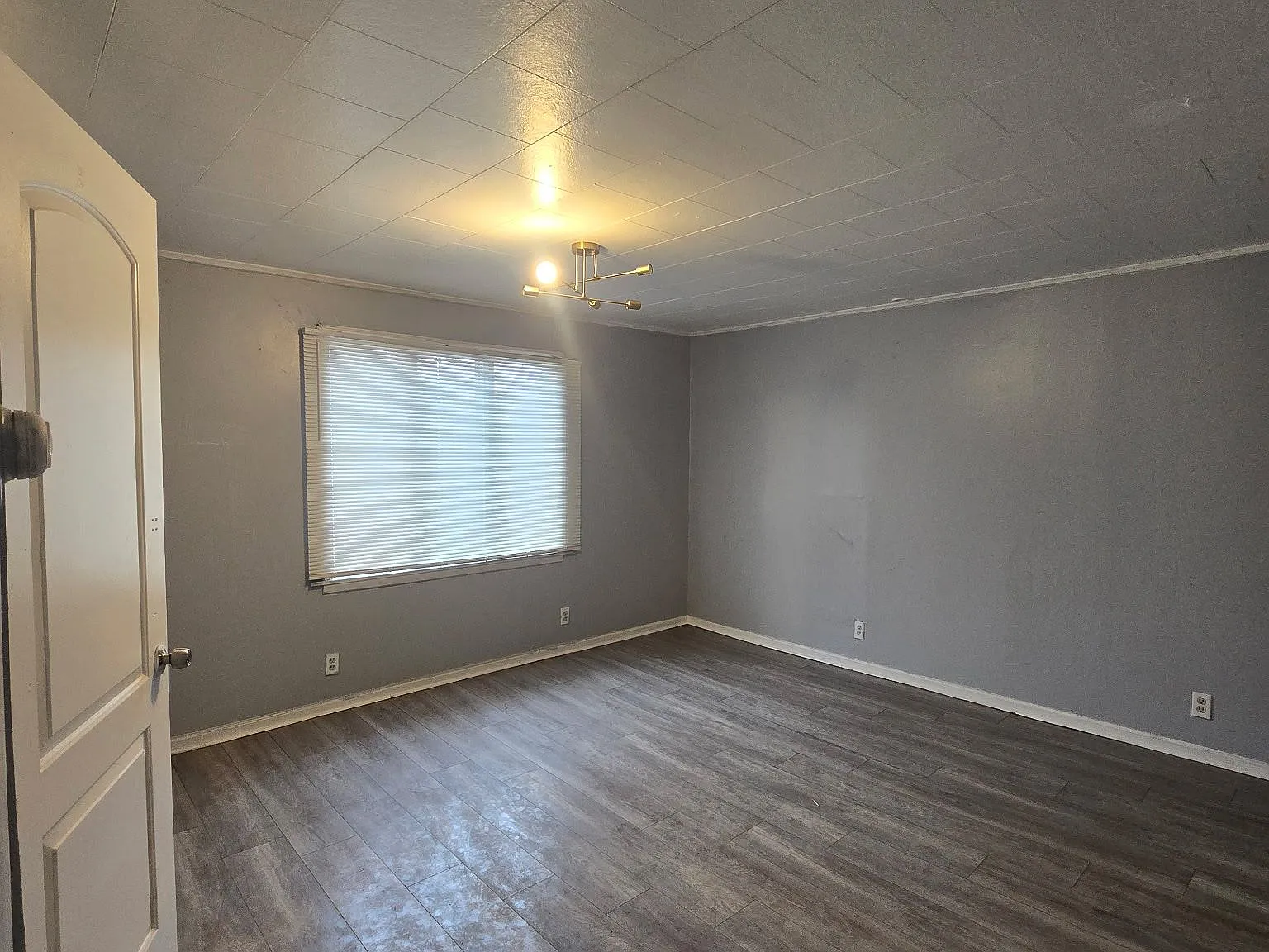 3 bed, 900 sqft, $1,200 — Photo 4