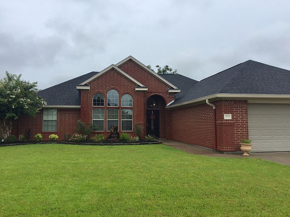 1st image of 1835 Lindsey Ln