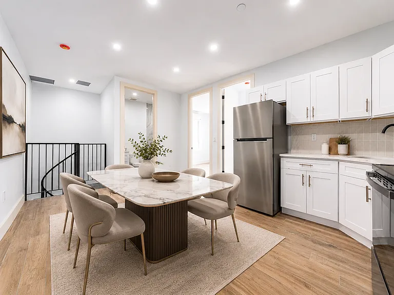 450 E 26th St #1B — Photo 2