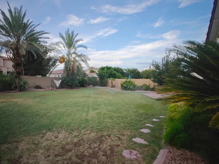 418 E Horseshoe Dr — Photo 4
