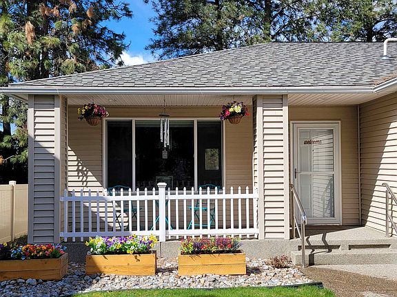 3rd image of 4024 S Greystone Ln