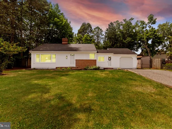 101 Silver Lake Rd, Newtown, PA 18940