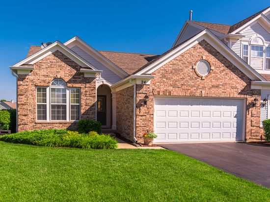 24 Twickenham Ct, Algonquin, IL 60102
