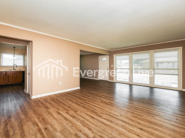 4434 Reading Rd — Photo 3