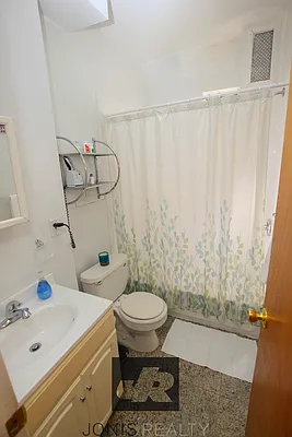Rented by Jonis Realty | media 13