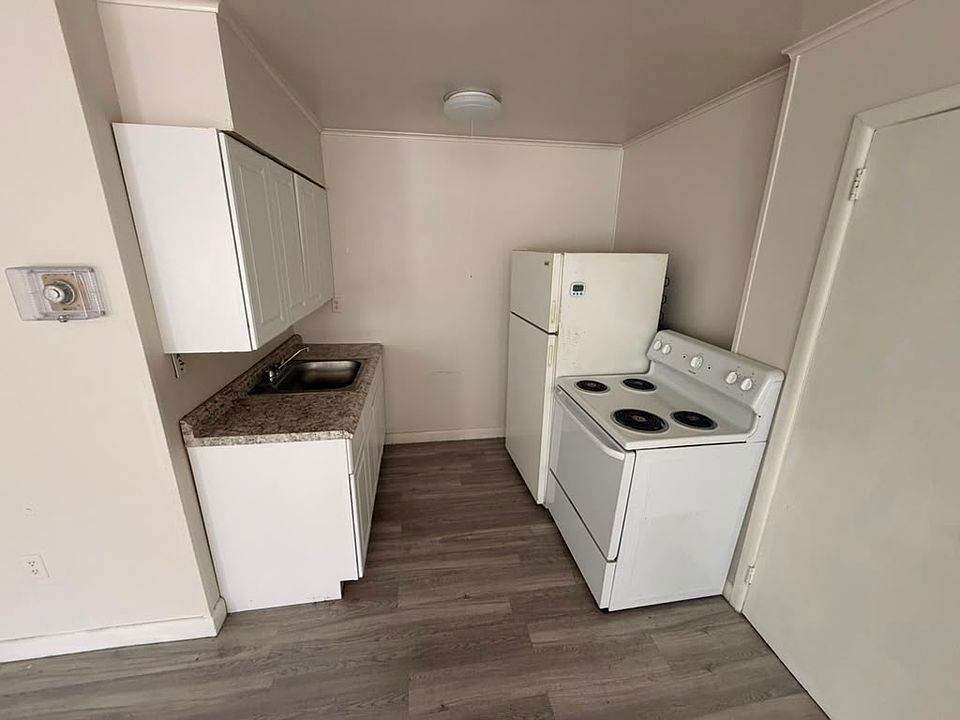 2nd image of 127 Glenerie Blvd #6