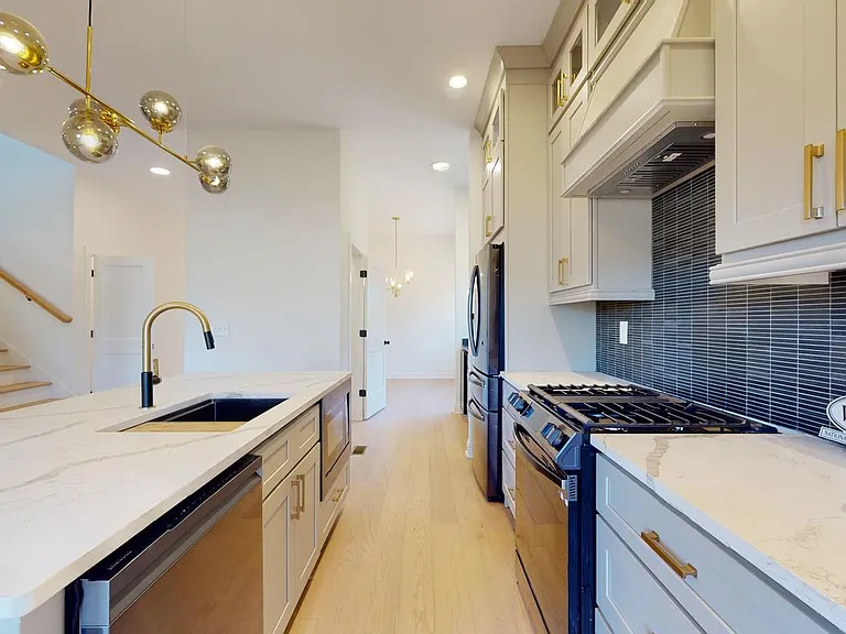 1321 Oak St SW — Photo 14