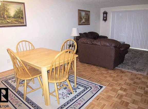 Dining room/living room