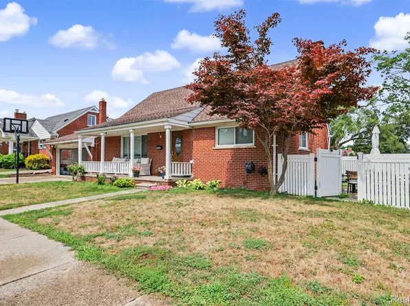 22722 Cobb St, Dearborn, MI 48128