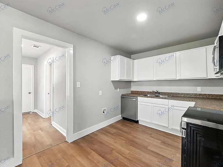 4929 Willie St — Photo 8