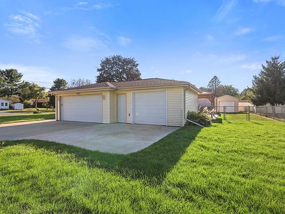 3rd image of 3695 Pinto Rd