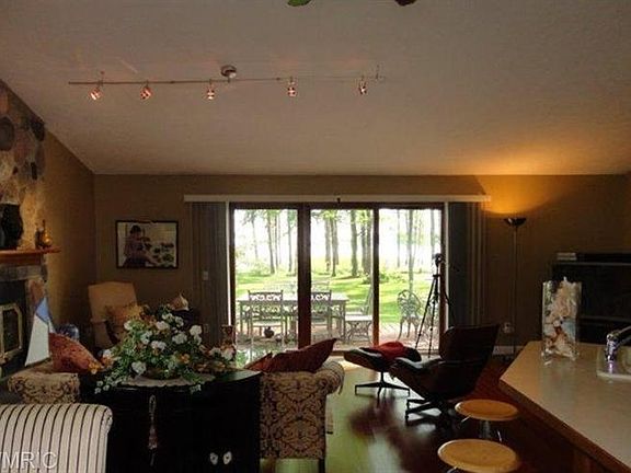 2nd image of 1850 Parker Dr