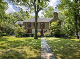 882 Fairview Rd, Highland Park, IL 60035