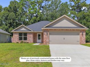 113 Wood Oaks Ct, Picayune, MS 39466