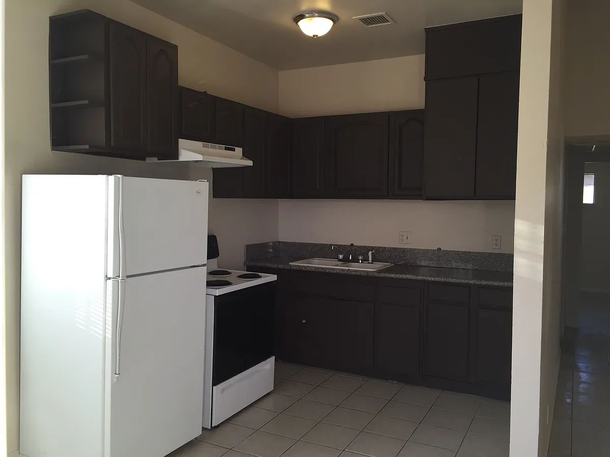 Building Photo - 1112 N Jones Blvd #D
