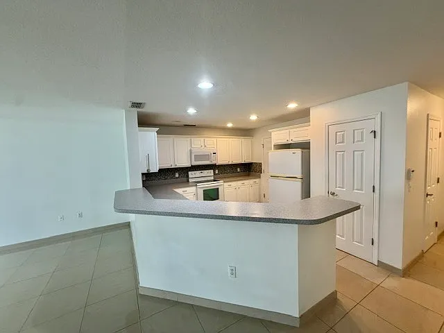 2444 Hassonite St — Photo 8