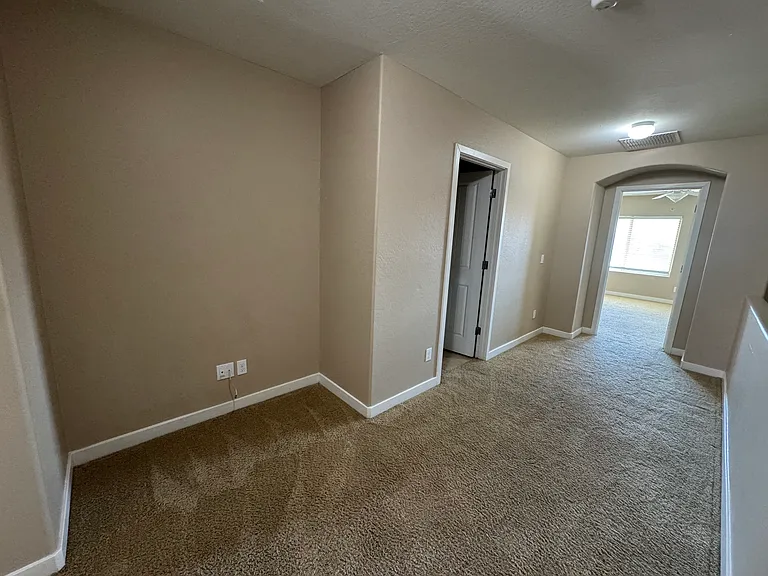 1143 E Cedar St — Photo 12