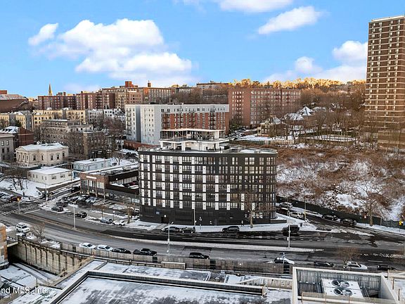 2nd image of 5 Stuyvesant Pl #7I