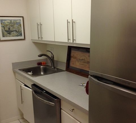 3rd image of 106 Central Park S APT 21M