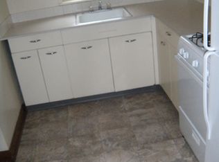 808 State St APT 3, Bettendorf, IA 52722