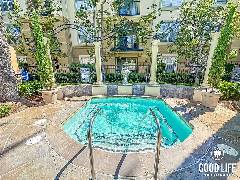 2260 Watermarke Pl — Photo 32