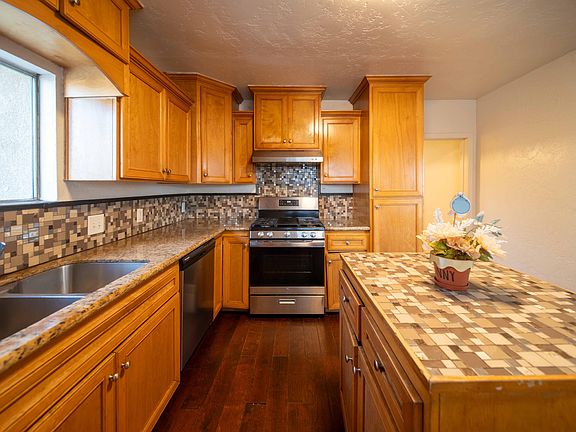 4th image of 707 W Sonora Avenue