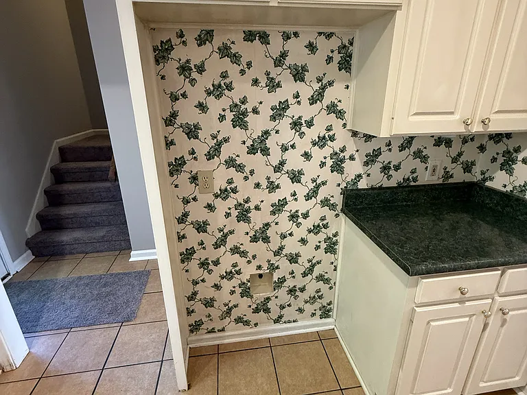 394 W Pointe Dr — Photo 8