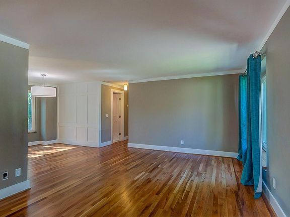 4th image of 3270 Ashwood Dr