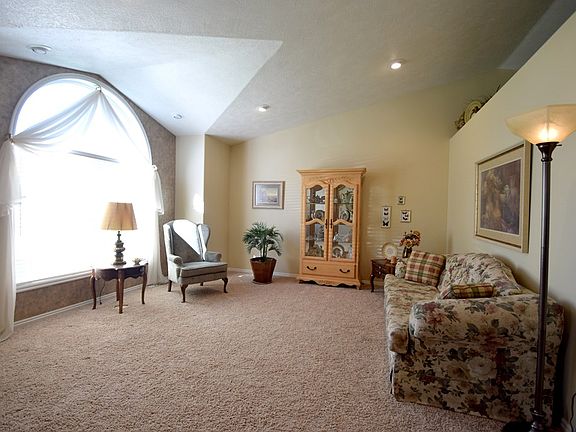 3rd image of 3711 E Silverwood Cir