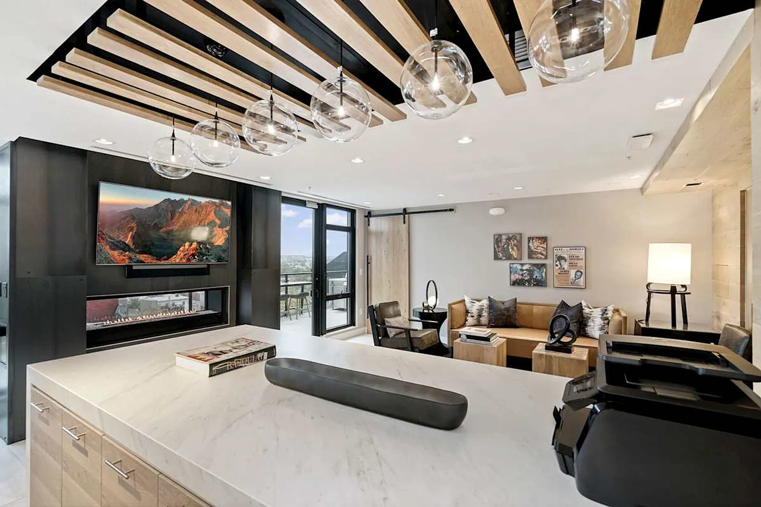 2 bed, 2.0 bath, $8,561 — Photo 4