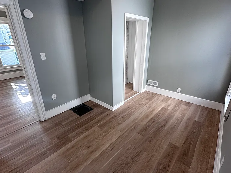 102 W Clinton St #2 — Photo 9