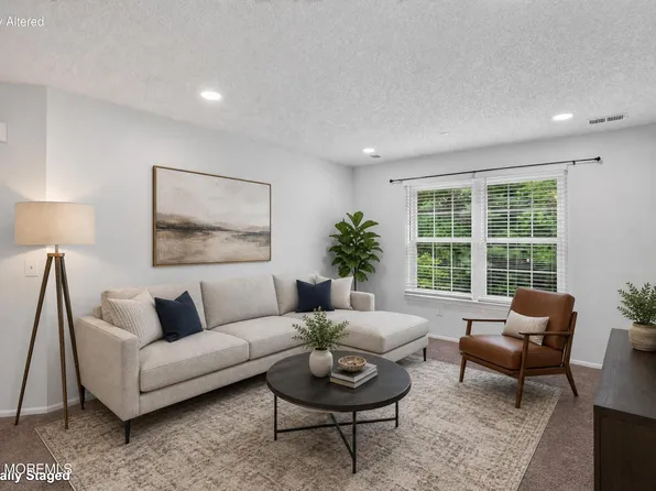 92 Des Moines Ct, Tinton Falls, NJ 07712