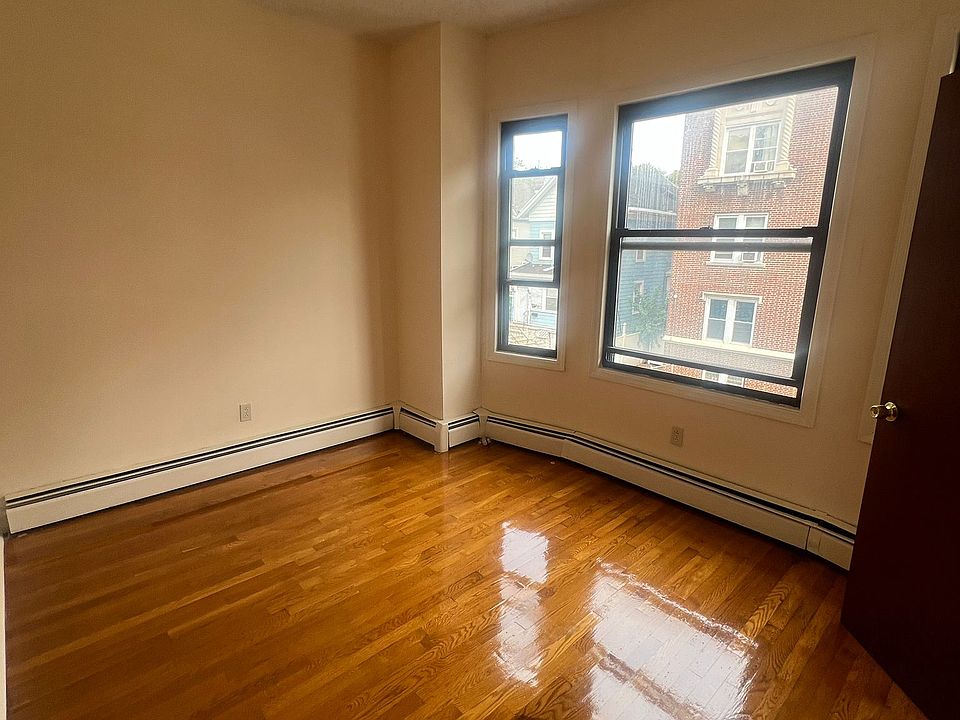 1st image of 5 Harvard St