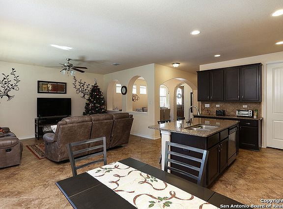 4th image of 3914 Woodbridge Way
