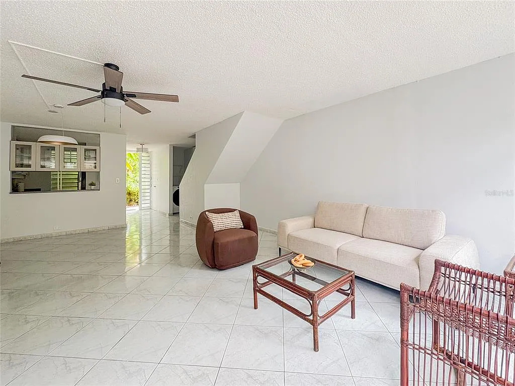 2 bed, 1.5 bath, 1110 sqft, $2,300 — Photo 4