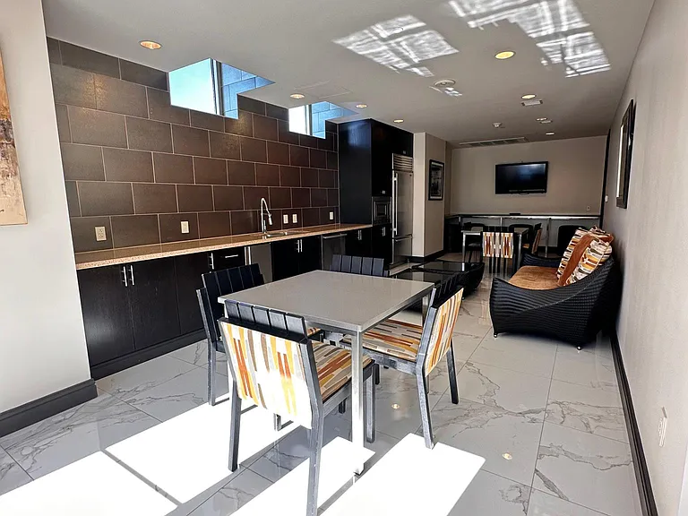 610 E Market St #3213 — Photo 20
