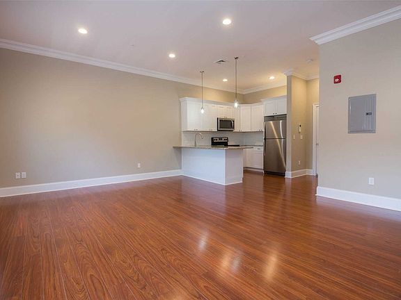 3rd image of 41-2B Green St Unit 2B