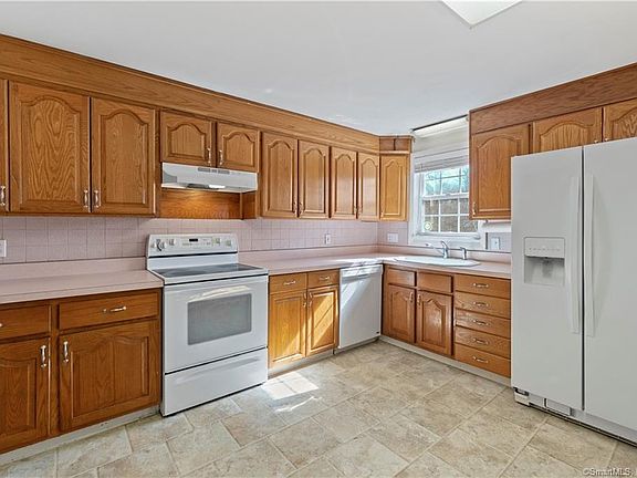 2nd image of 20 Glenridge Dr