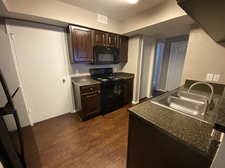 Walnut Creek Apartments — Photo 131