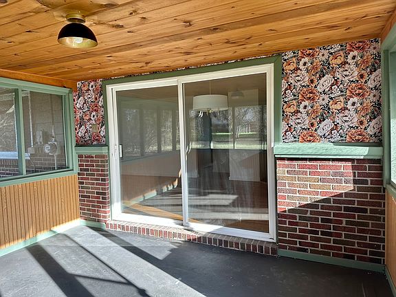 4th image of 842 Preston Dr