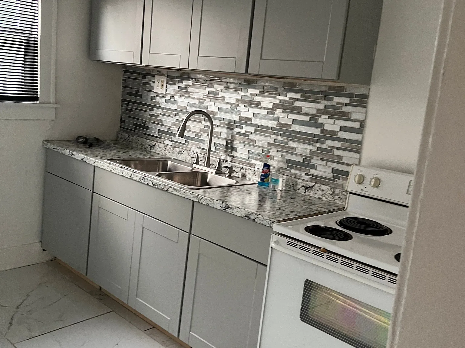 2 bed, 1.0 bath, 1100 sqft, $1,250 — Photo 3